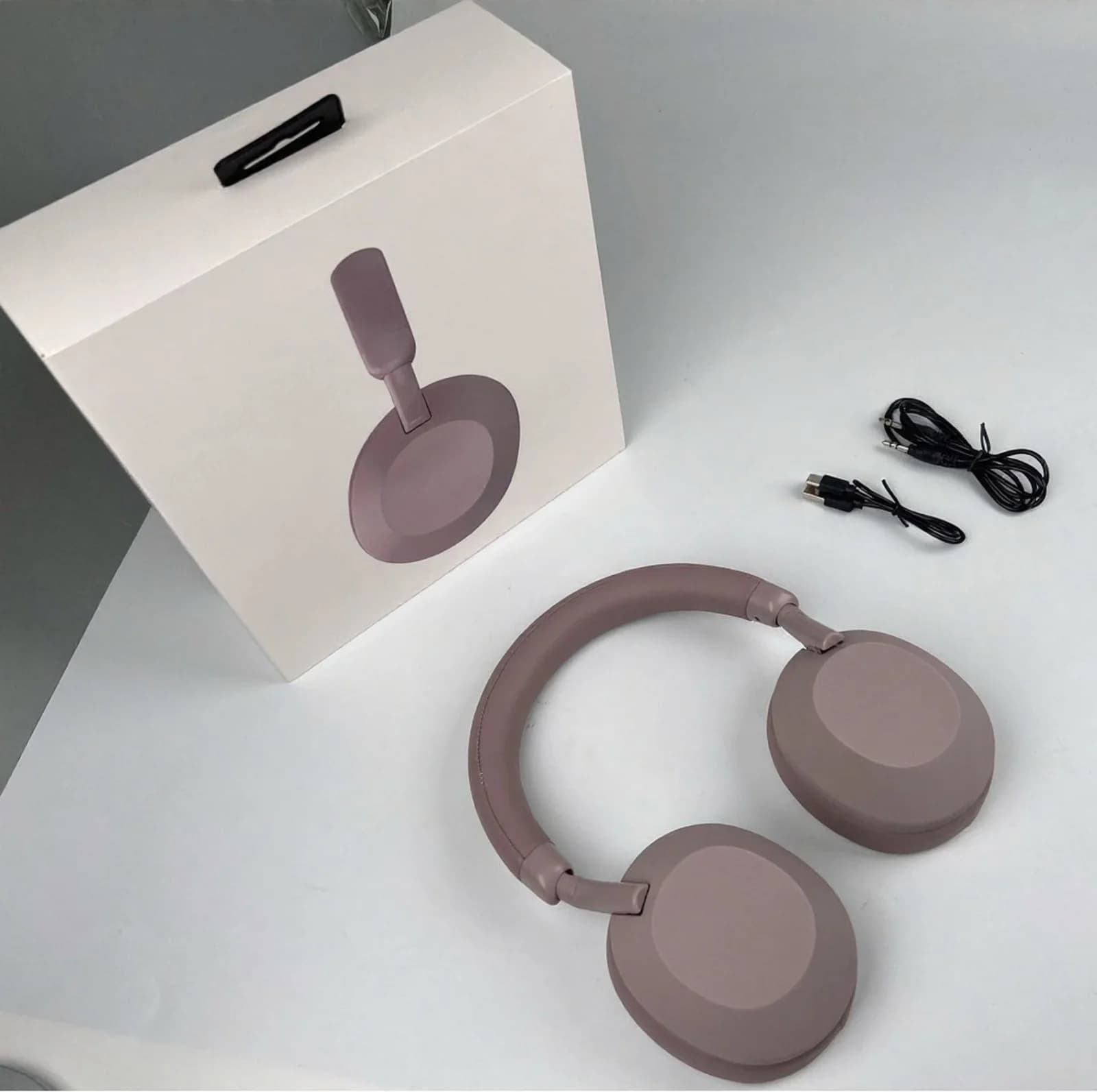 Безжични Bluetooth слушалки с активно шумопотискане, тип „на ушите“, стерео