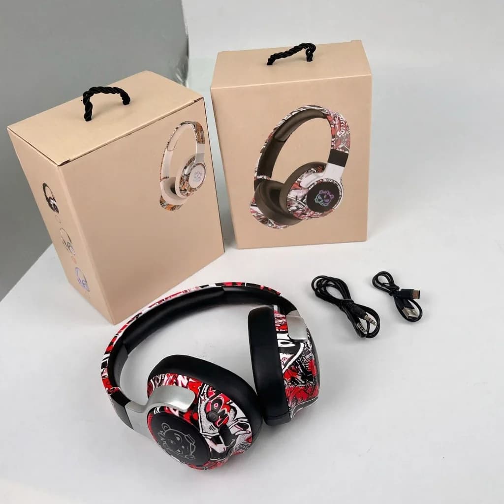 Bluetooth слушалки тип „over-ear“ с графити дизайн, RGB осветление и микрофон