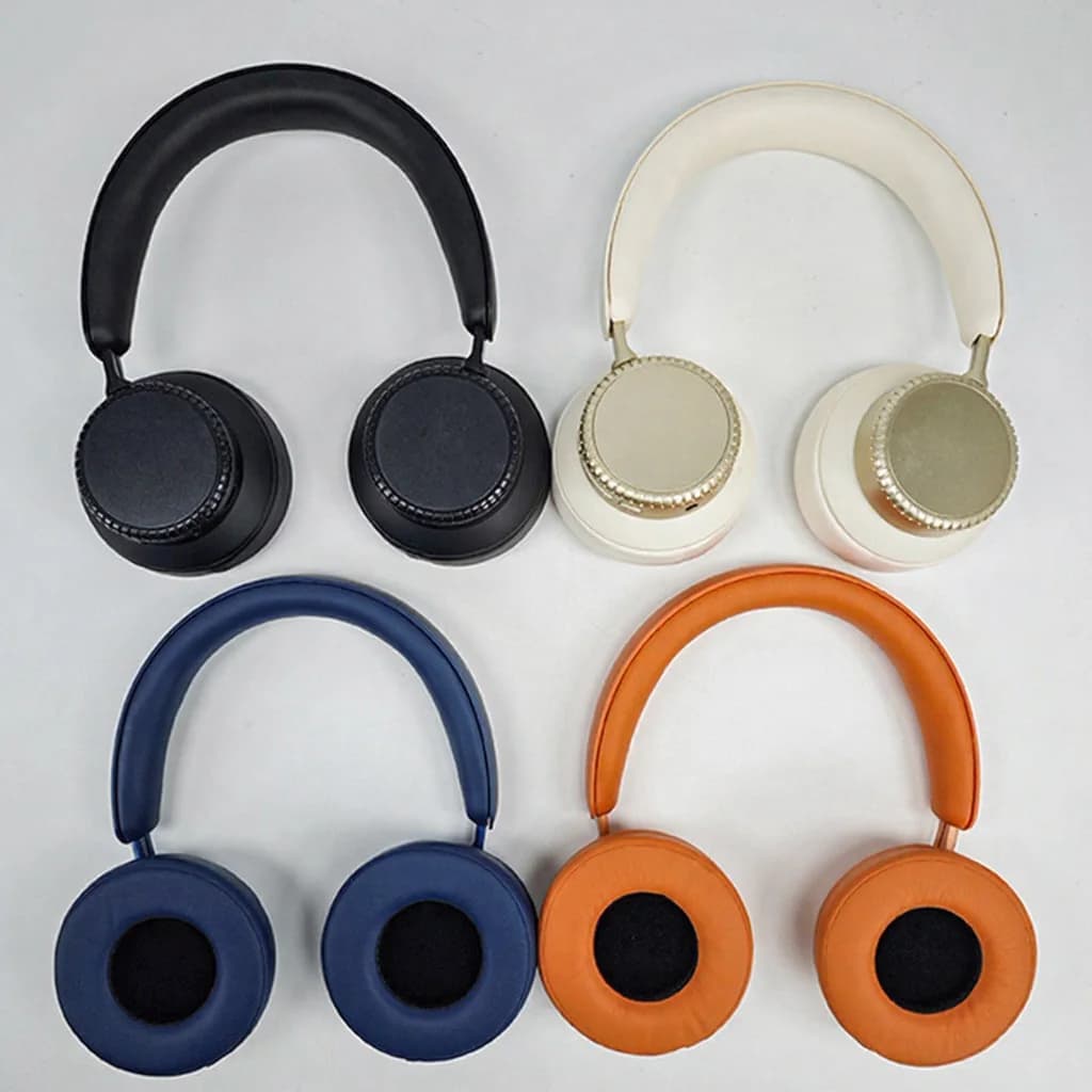 Безжични Bluetooth слушалки с активно шумопотискане, тип „over-ear“, с калъф