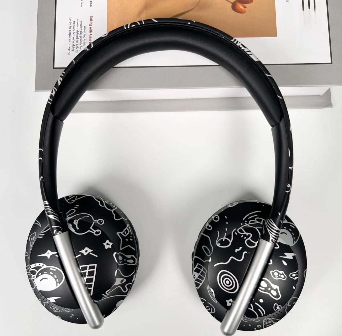 Bluetooth слушалки тип „на ухо“ със слот за TF карта и безжична връзка
