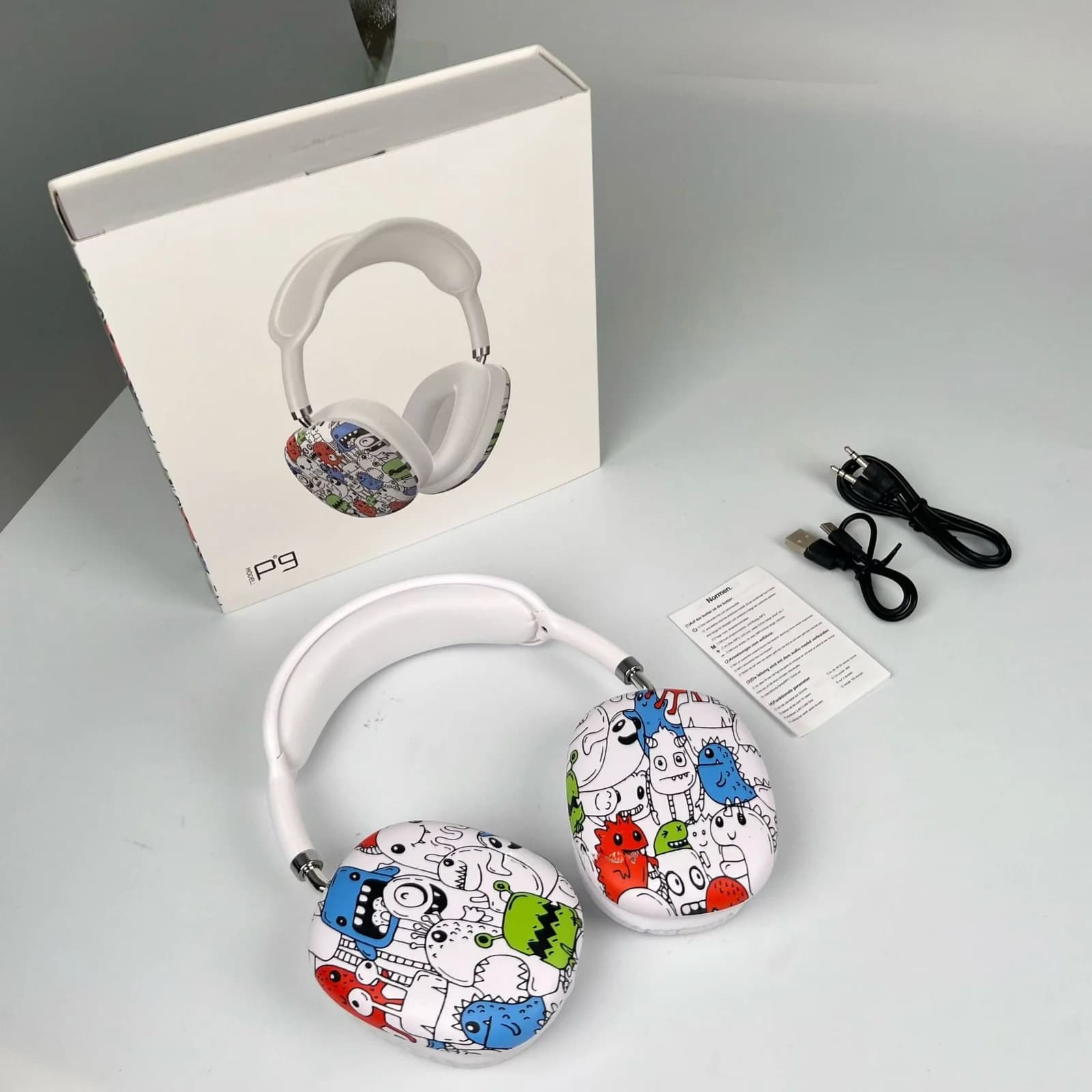 Графити Bluetooth слушалки тип „наглавни“ с FM радио и слот за TF карта