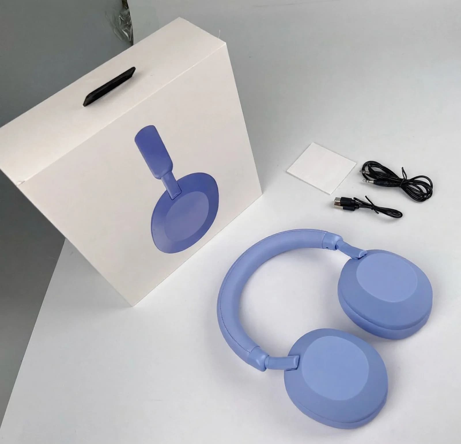 Безжични Bluetooth слушалки с активно шумопотискане, тип „на ушите“, стерео